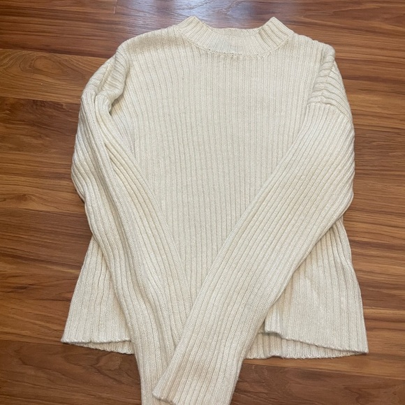 Chunky Wide Ribbed Sweater - Picture 7 of 12